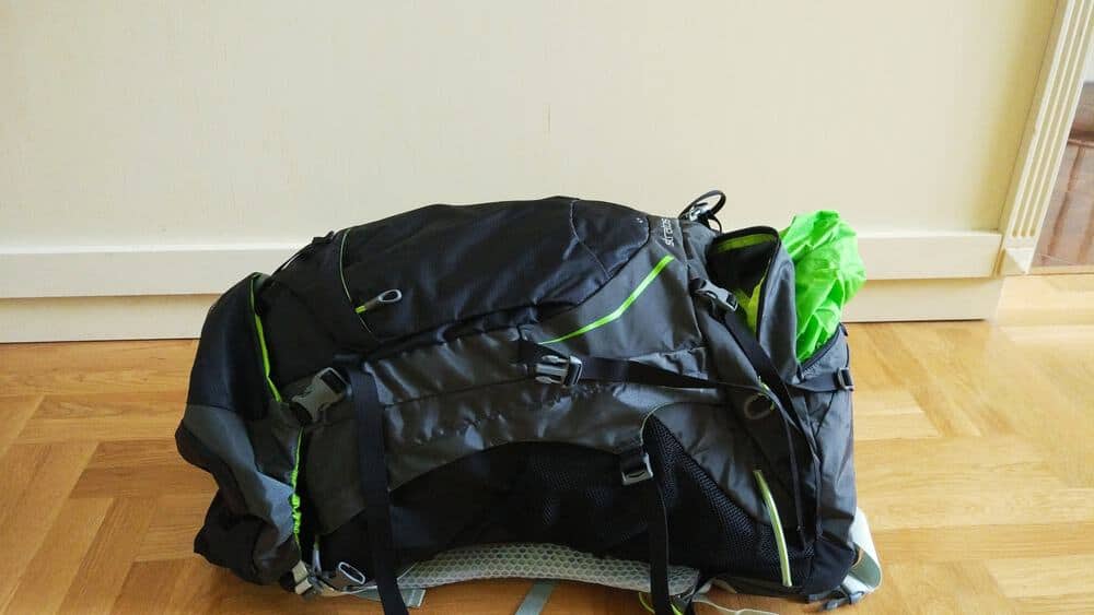 osprey stratos sleeping bag compartment