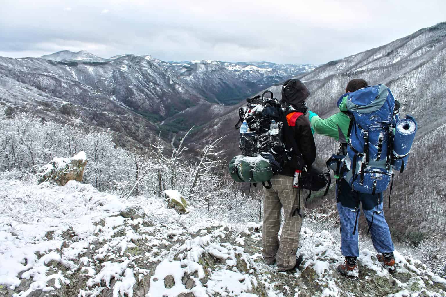 winter hiking checklist for serious hikers