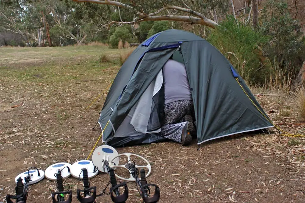 how to blackout a tent